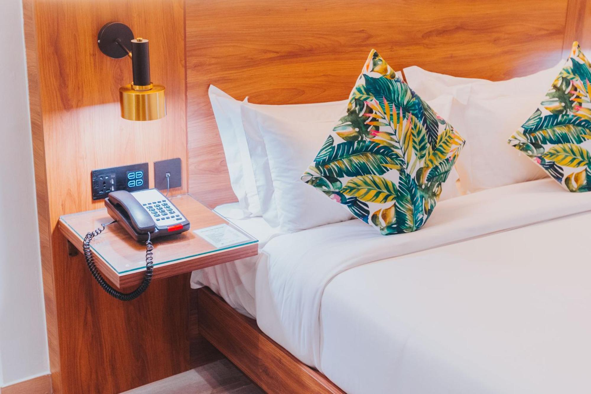 Surestay Studio By Best Western Clarkview Angeles City Ngoại thất bức ảnh
